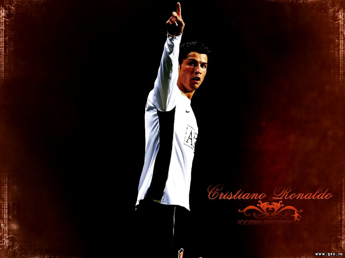 Cristiano Ronaldo steht auf der Bühne ()