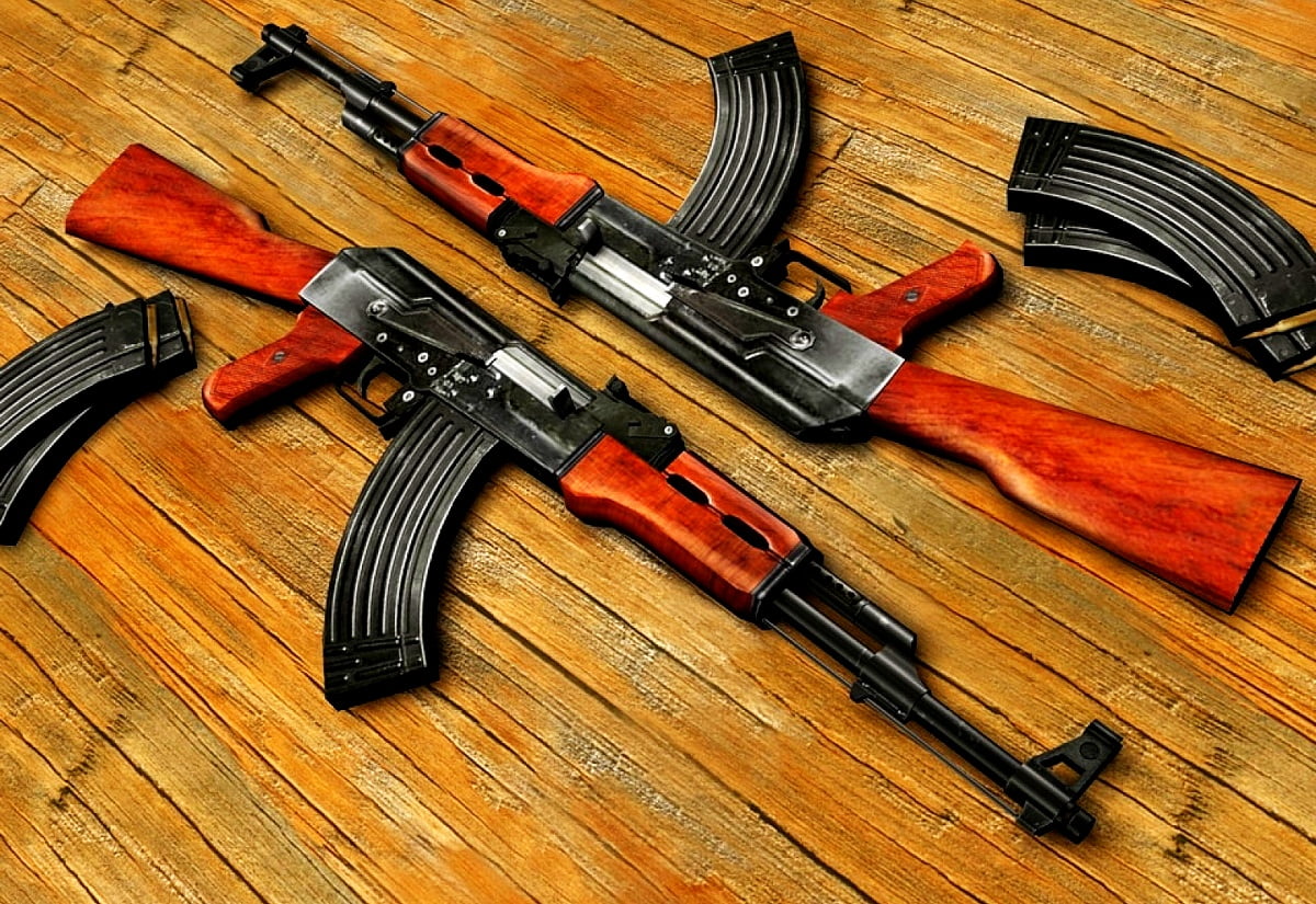 Pistole befindet sich auf Holzboden / kostenlose Hintergrund